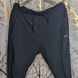 damaged oakley joggers  